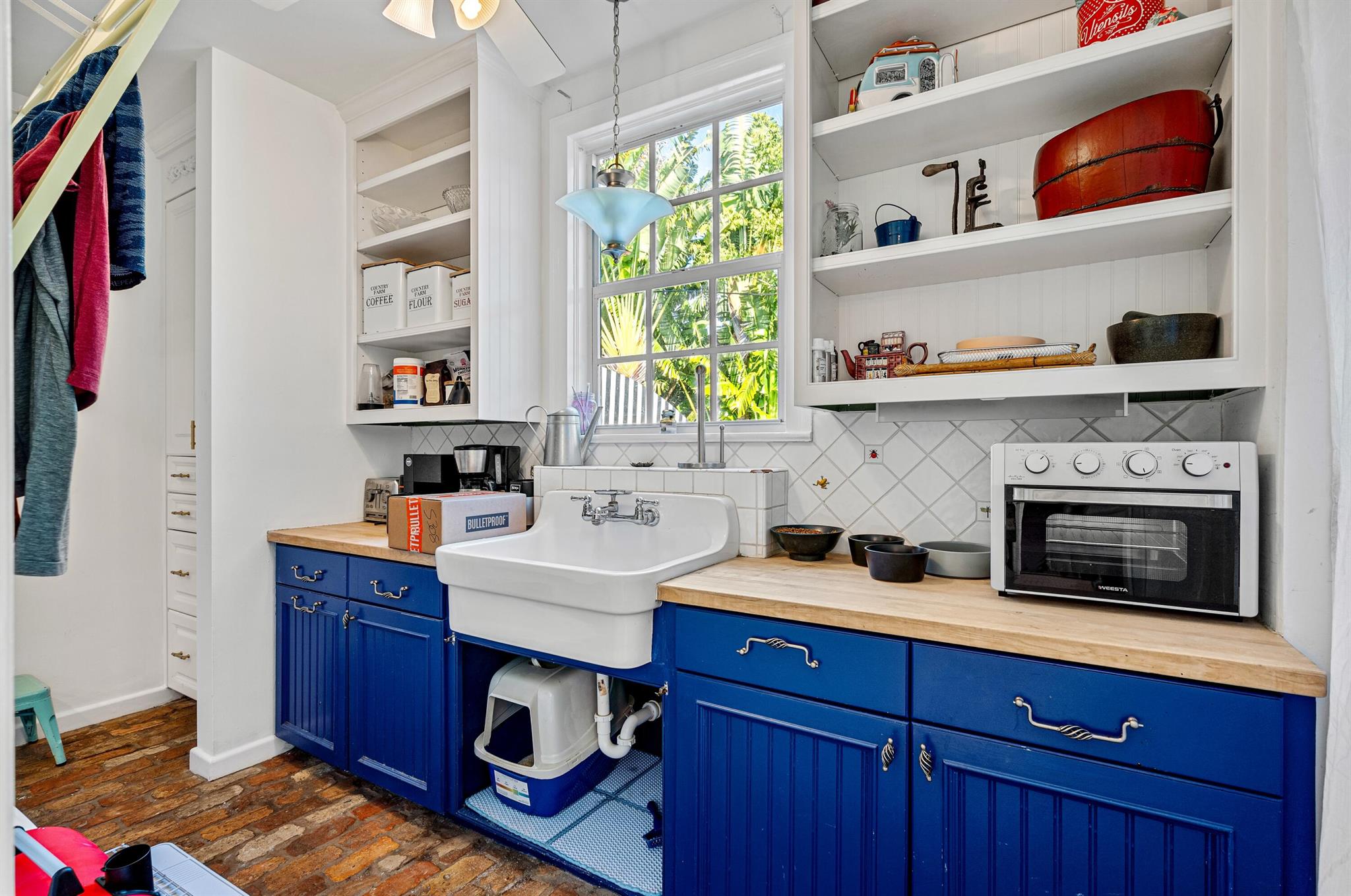 S/D OF 8-46-43, S 1/2 OF - Residential