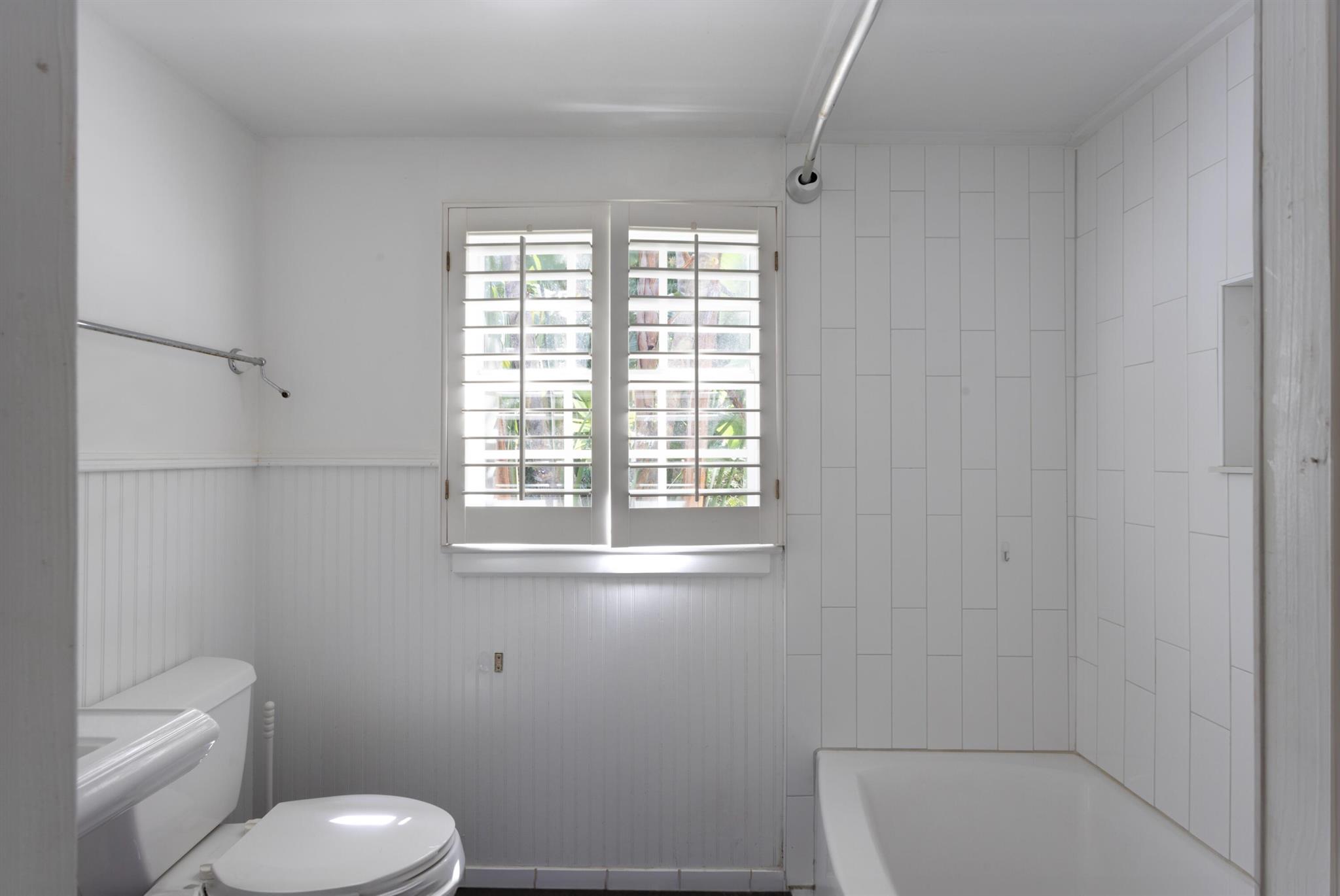 S/D OF 8-46-43, S 1/2 OF - Residential