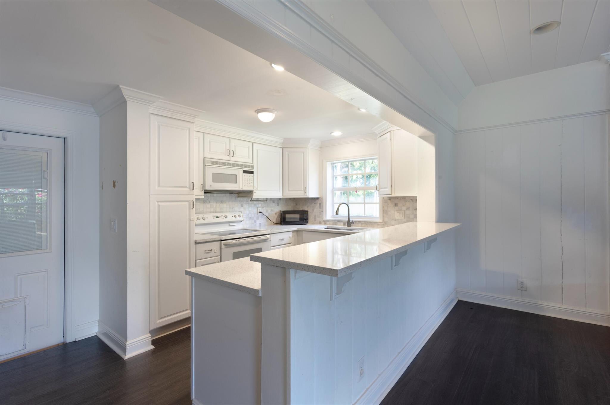 S/D OF 8-46-43, S 1/2 OF - Residential