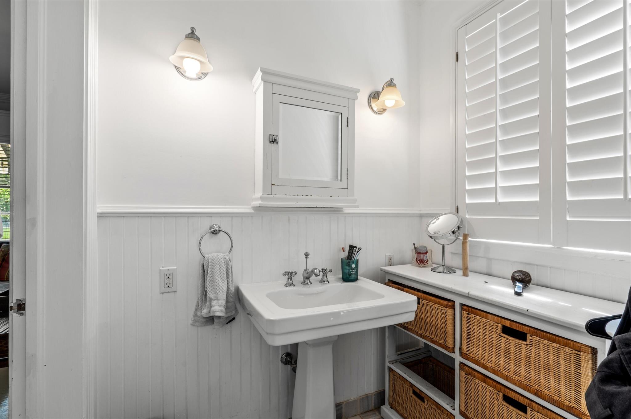 S/D OF 8-46-43, S 1/2 OF - Residential