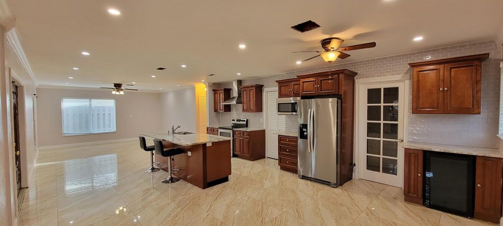 Photo of 401 SW 1st Street, Boca Raton, FL 33432 (MLS # R10996893)