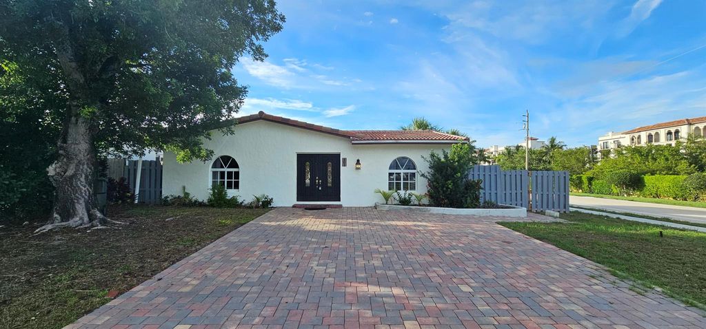 Photo of 401 SW 1st Street, Boca Raton, FL 33432 (MLS # R10996893)