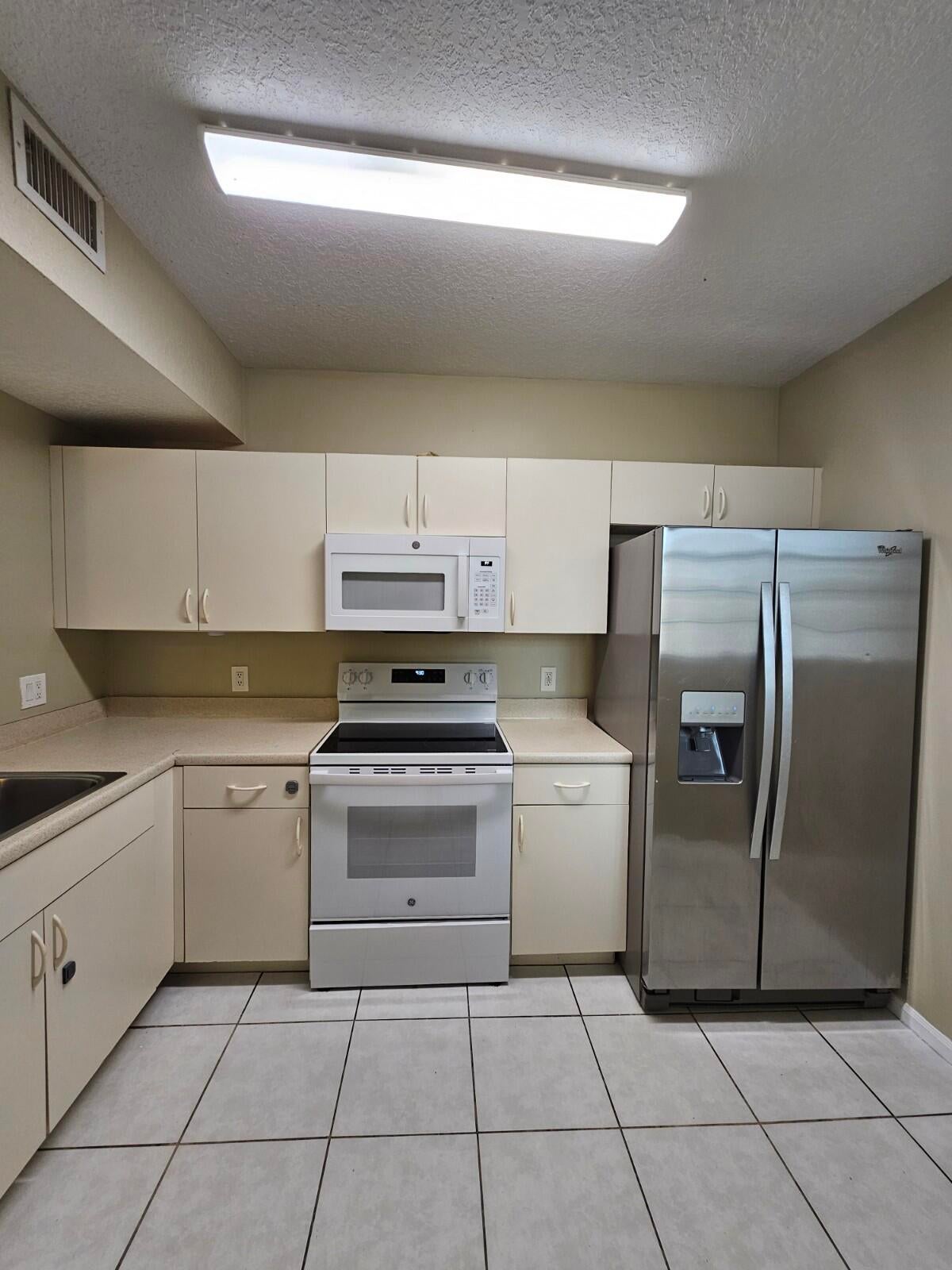 1063 GOLDEN LAKES Boulevard 311