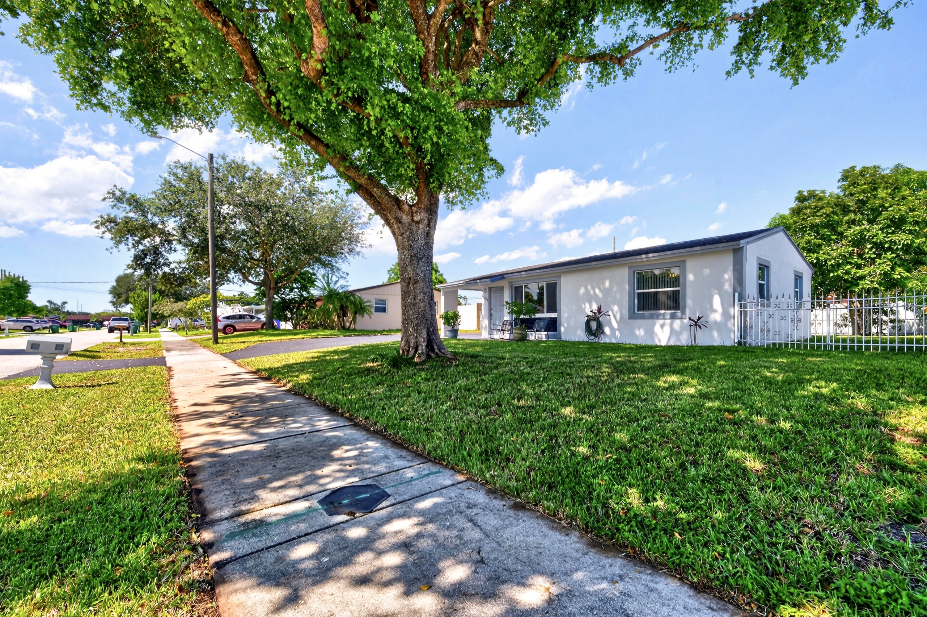 4821 SW 18TH Street