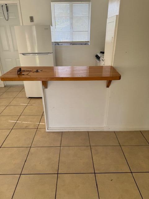 LAKEVIEW MANOR - Residential Lease