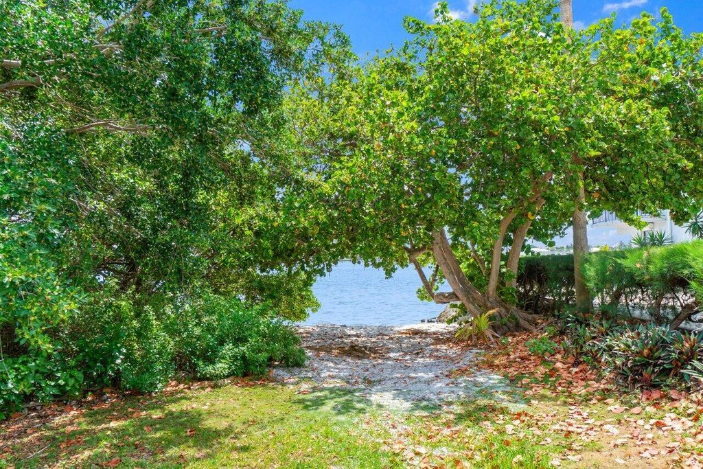 Photo of 211 Sunrise Avenue #4, Lantana, FL 33462 (MLS # R11107202)