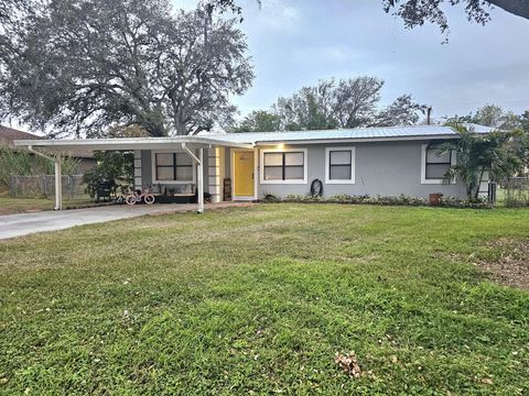 A home in Okeechobee