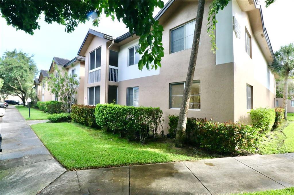 Great spacious 2/2 rental unit. Freshly paint, updated bathroom. Great location and community.