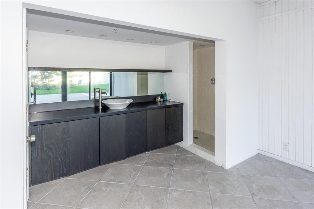 BEACH POINT CONDO - Residential