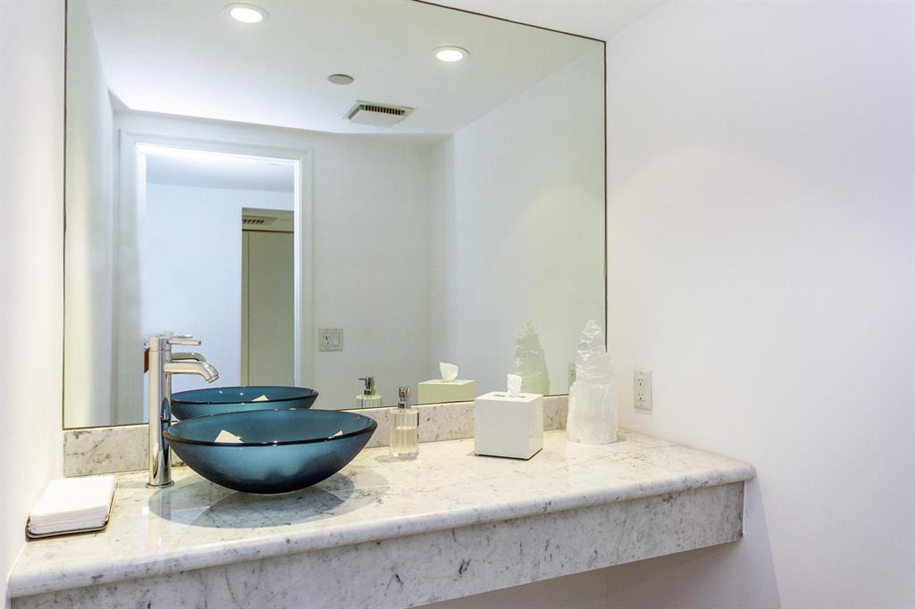 BEACH POINT CONDO - Residential