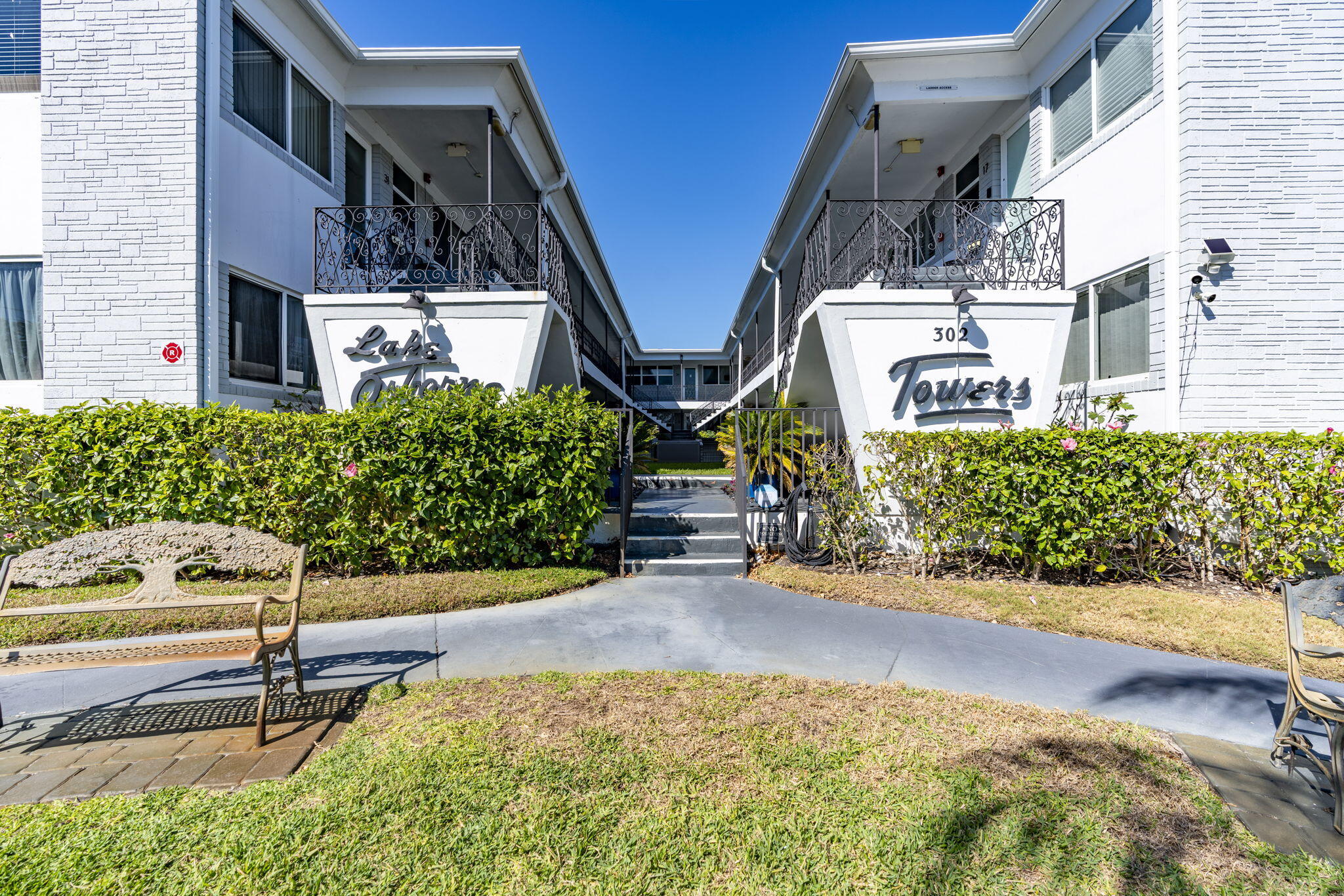 302 Lake Osborne Drive 5, Lake Worth Beach, FL, 33461/$72,500 1 302 Lake Osborne Drive 5