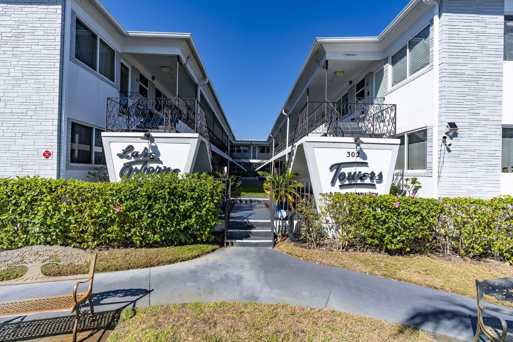 Photo of 302 Lake Osborne Drive #5, Lake Worth Beach, FL 33461 (MLS # R11166888)