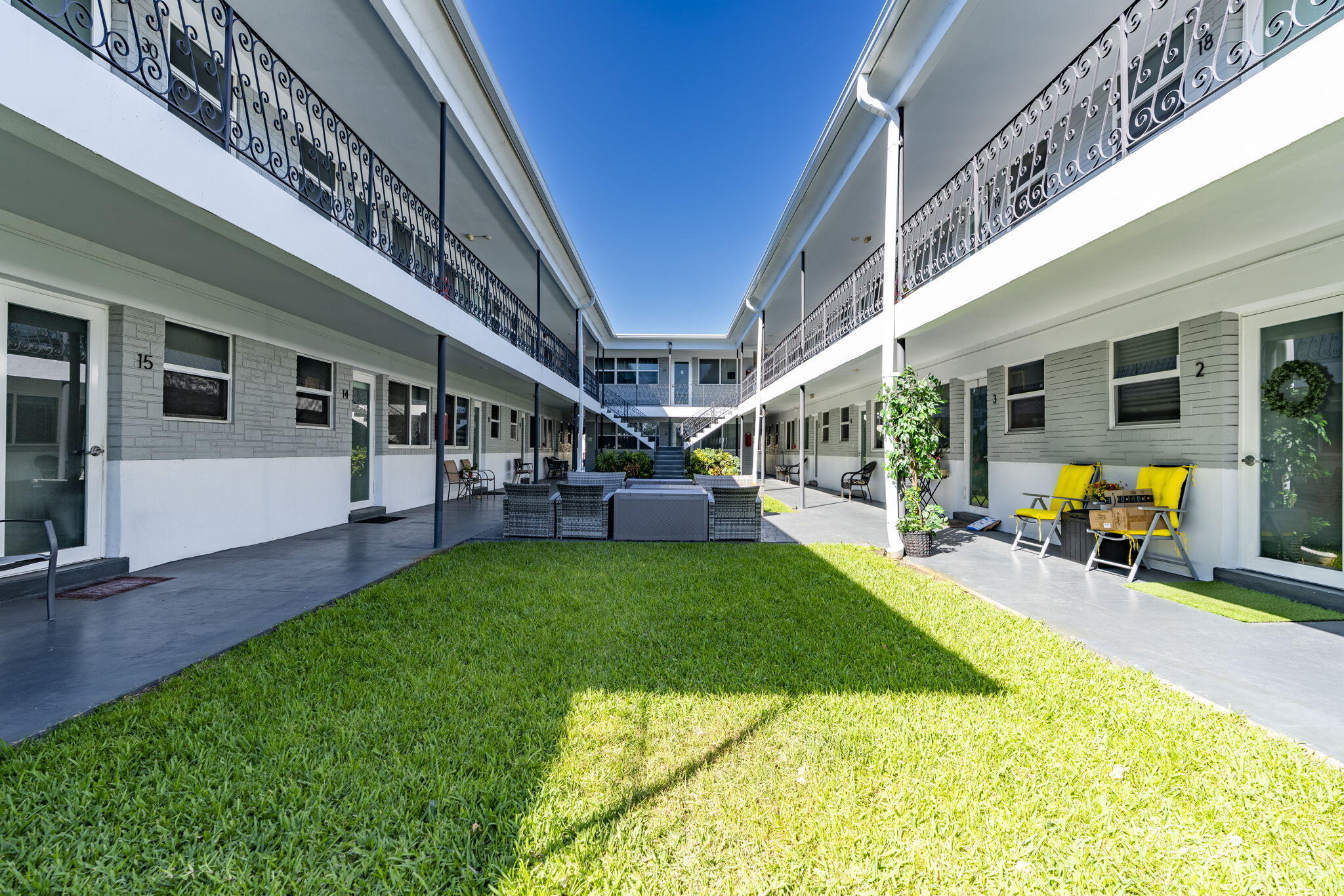 302 Lake Osborne Drive 5, Lake Worth Beach, FL, 33461/$72,500 3 302 Lake Osborne Drive 5