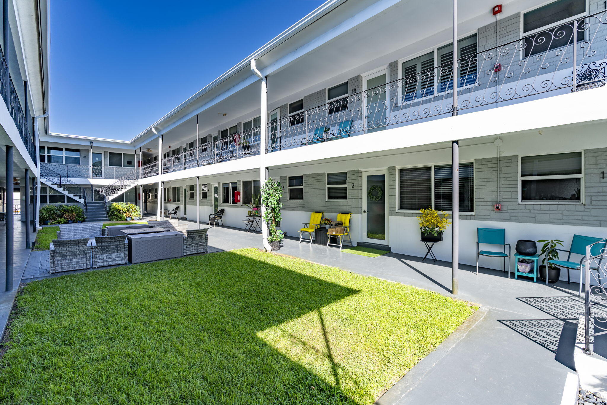 302 Lake Osborne Drive 5, Lake Worth Beach, FL, 33461/$72,500 4 302 Lake Osborne Drive 5