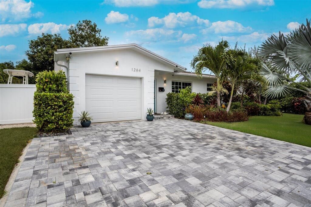 Photo of 1284 SW 16th Avenue, Boca Raton, FL 33486 (MLS # R11000126)