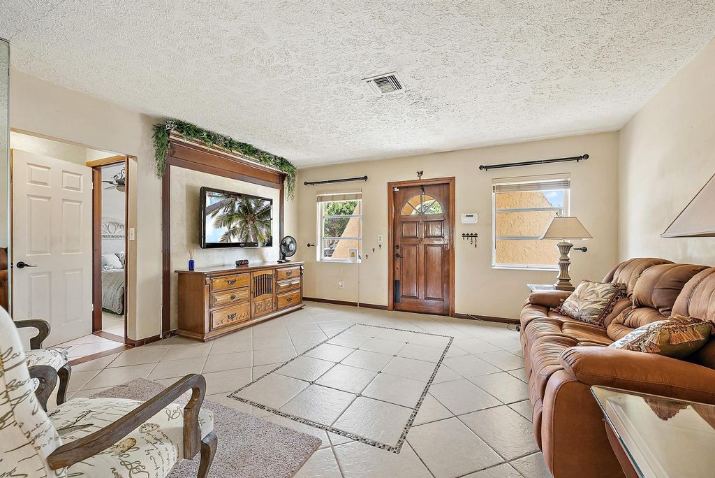 Photo of 306 S Caloosahatchee Avenue, Jupiter, FL 33458 (MLS # R11105104)