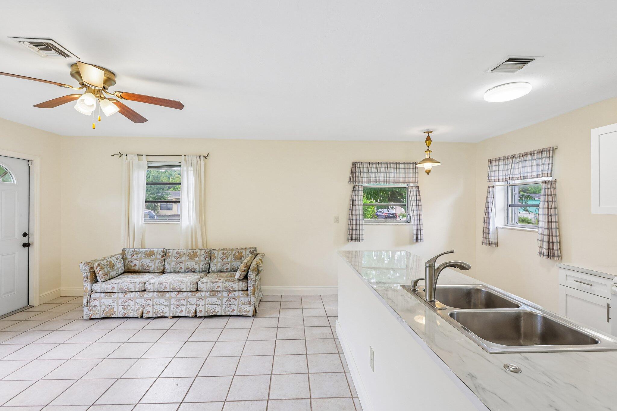 1511 N 70th Terrace, Hollywood, FL, 33024/$349,999 4 1511 N 70th Terrace