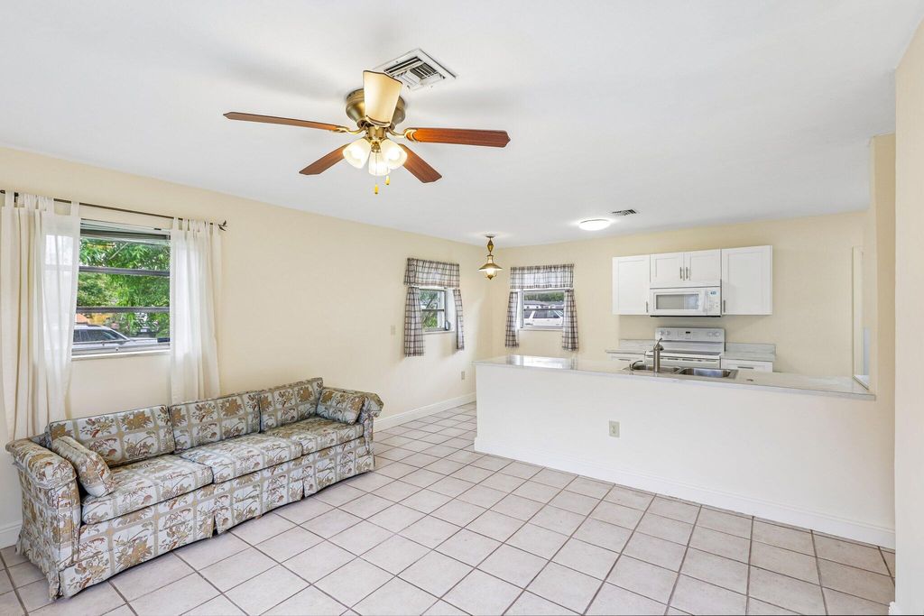 Photo of 1511 N 70th Terrace, Hollywood, FL 33024 (MLS # B26030839)