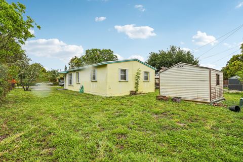 Tiny photo for 1511 N 70th Terrace, Hollywood, FL 33024 (MLS # B26030839)