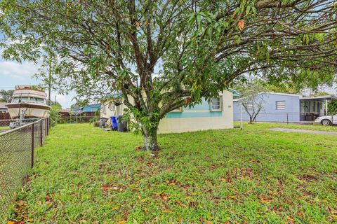 Tiny photo for 1511 N 70th Terrace, Hollywood, FL 33024 (MLS # B26030839)