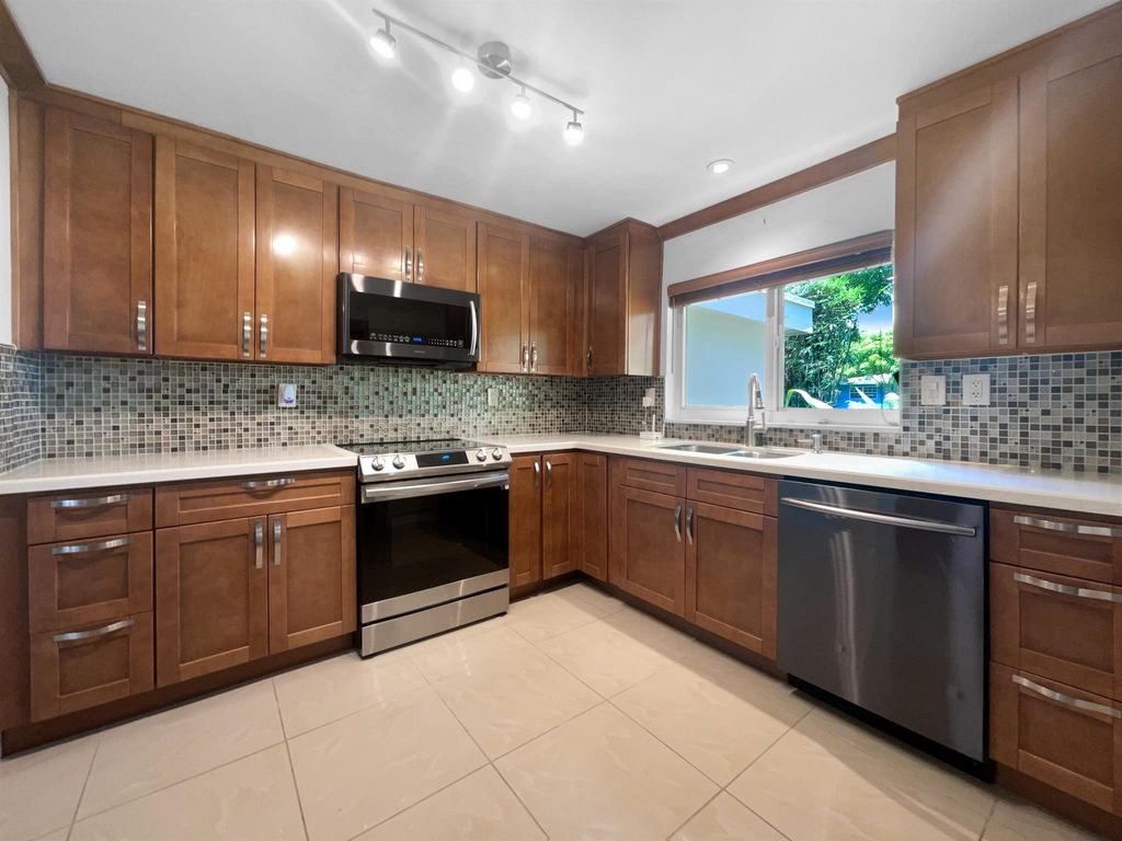 Photo of 800 SW 39th Avenue, Fort Lauderdale, FL 33312 (MLS # R11020518)
