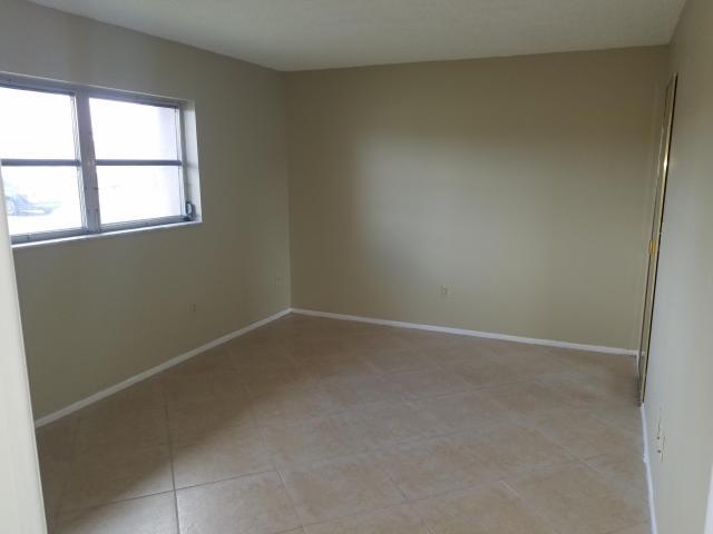 5725 Fernley Drive E 7