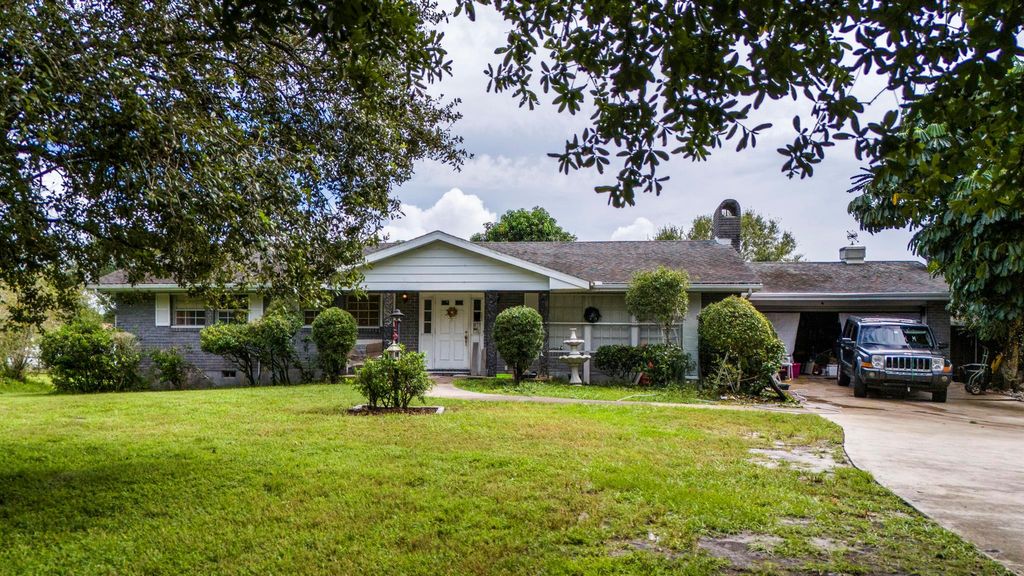 Photo of 10425 Okeechobee Road, Fort Pierce, FL 34945 (MLS # R11096119)