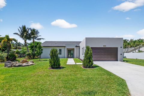 3920 Espan Court Palm Springs FL 33461