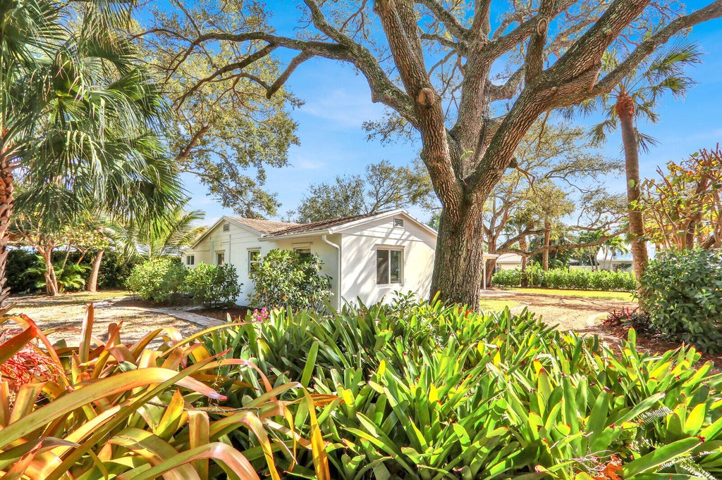 Photo of 601 PAULINA Road, Jupiter, FL 33477 (MLS # B26088140)