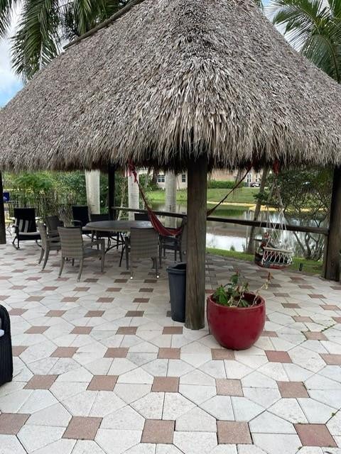 5532 ESTATE OAK Circle