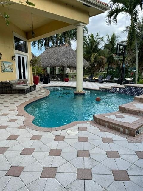5532 ESTATE OAK Circle