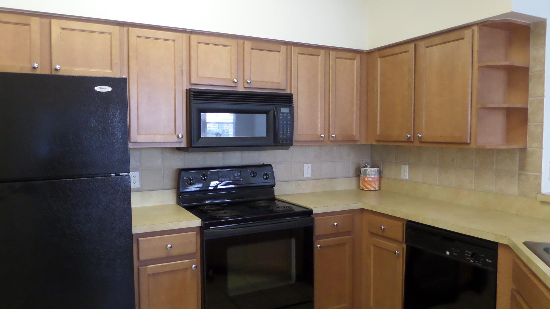 LARGE FIRST FLOOR ONE BEDROOM. OPEN KITCHEN WITH MAPLE CABINETS AND BREAKFAST BAR. NEW WOOD FLOORS, LIVING AND DINING ROOM HAS CROWN MOLDING. LARGE BEDROOM WITH WALK IN CLOSET. LAUNDRY ROOM WITH FULL SIZE WASHER AND DRYER. COVERED BALCONY. COMMUNITY AMENITIES INCLUSE POOL, SAND VOLLEYBALL, CLUBHOUSE, BUSINESS CENTER, EXERCISE ROOM, AND CYBER CAFE. CLOSE TO SHOPPING, RESTAURANTS, AND THE TURNPIKE.