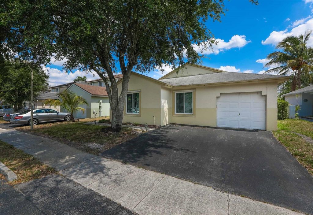 Photo of 20764 NW 1st Street, Pembroke Pines, FL 33029 (MLS # F10443322)