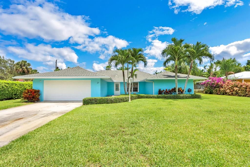 Photo of 21 SE Paddock Circle Cir, Jupiter, FL 33469 (MLS # R10812693)