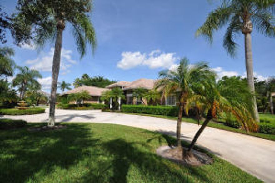 ESCAPE THE COLD WINTER, STAY IN THIS MAGNIFICENT FLORIDA HOME, 5 MINUTES TO SHOW GROUNDS, SPLIT BEDROOM DESIGN, LARGE WHITE KITCHEN W/GRANITE, ENJOY YOUR PRIVATE SUMMER KITCHEN  POOL SIDE, SEPARATE 3 CAR GARAGE.