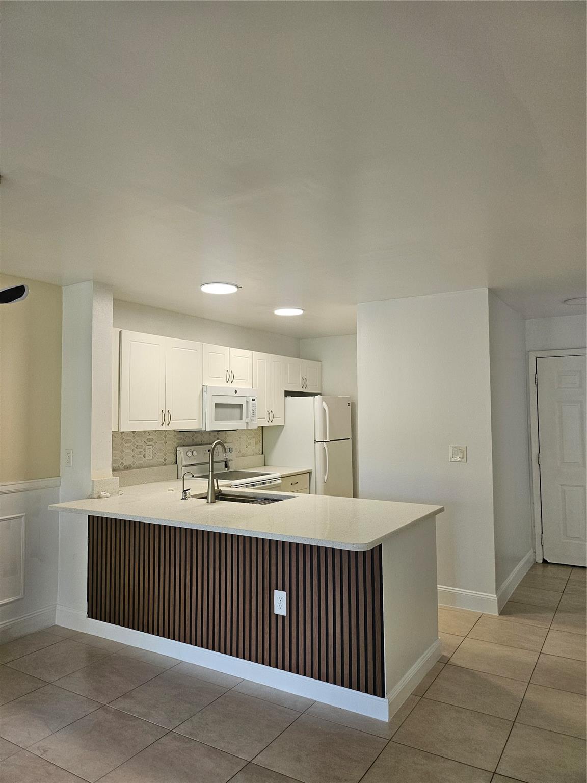 Palm Lake Condo - Residential Lease