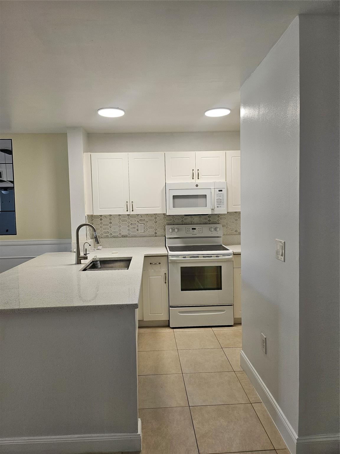 Palm Lake Condo - Residential Lease