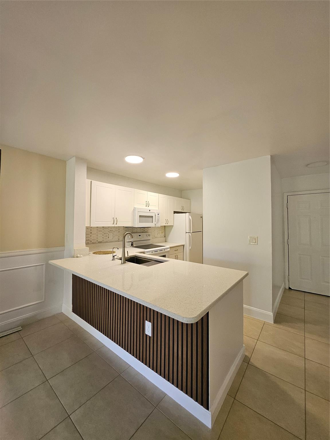 Palm Lake Condo - Residential Lease