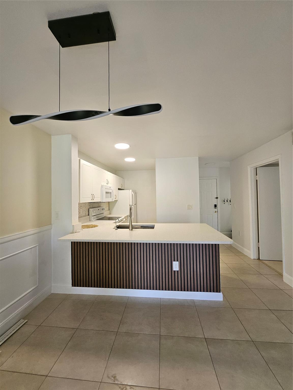 Palm Lake Condo - Residential Lease