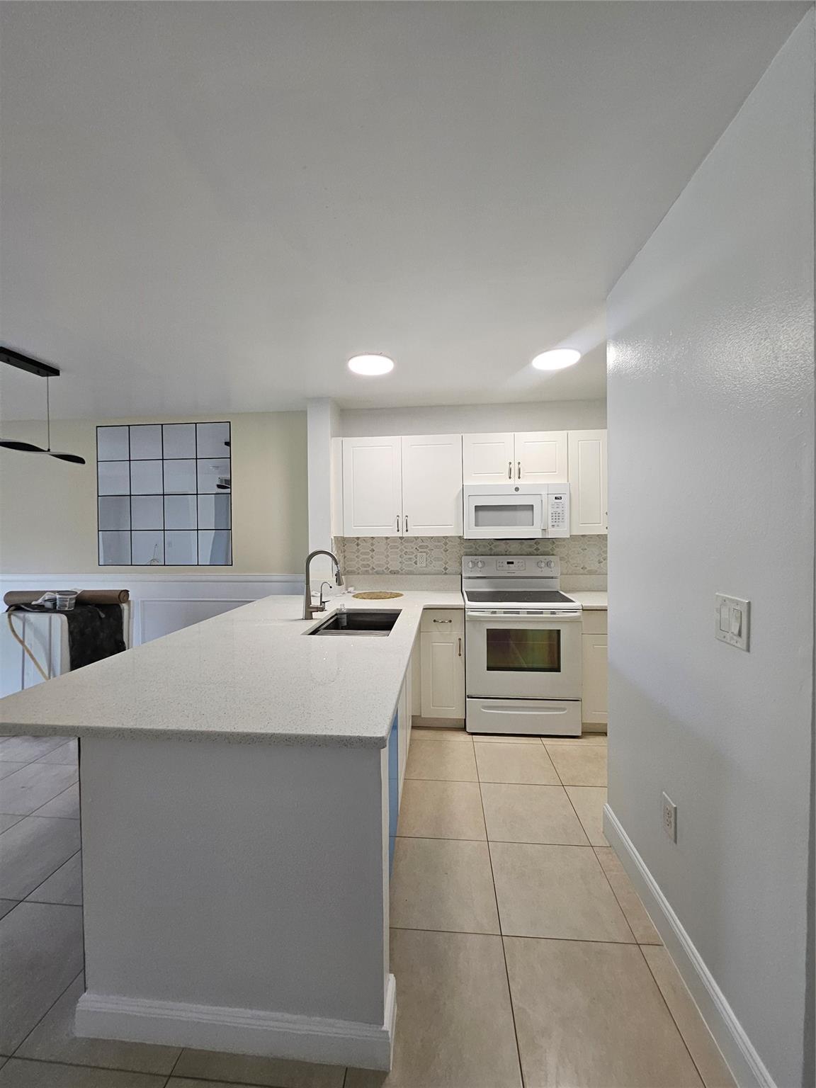 Palm Lake Condo - Residential Lease