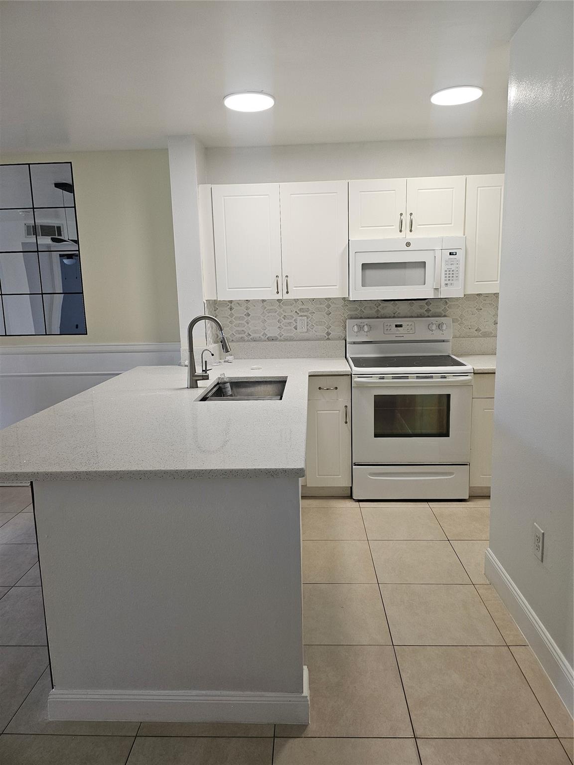 Palm Lake Condo - Residential Lease