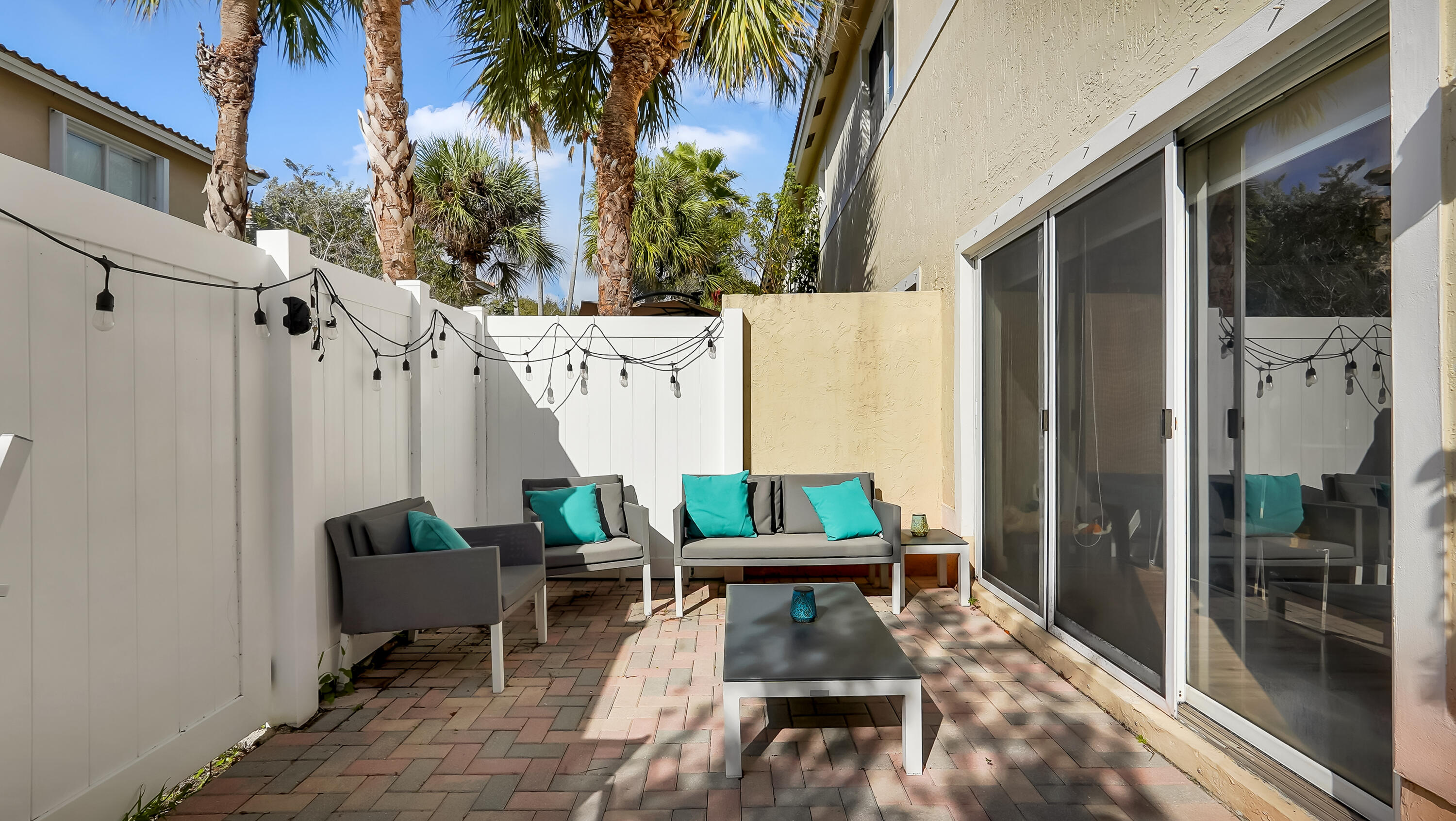 PEMBROKE ISLES 1 - Residential