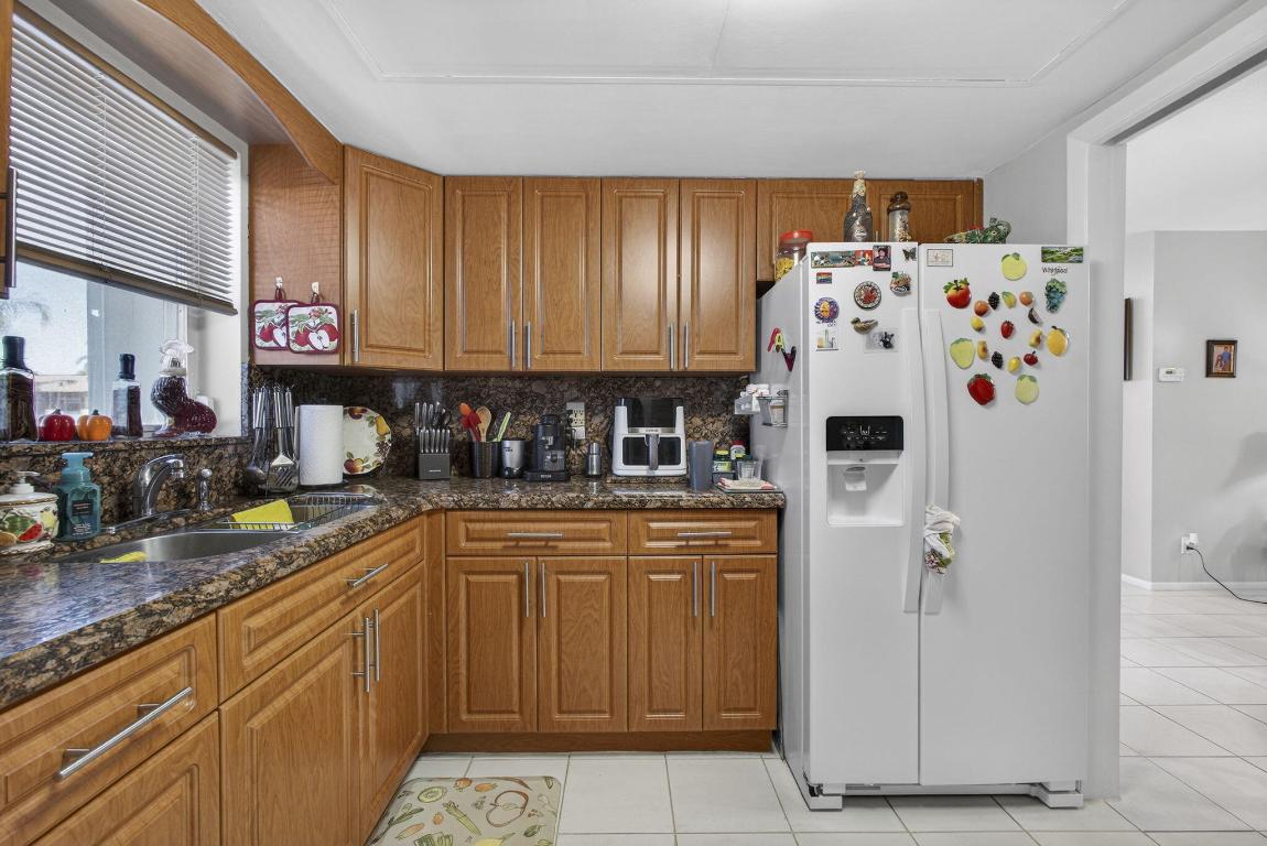 CRESTHAVEN VILLAS CONDO 21 - Residential