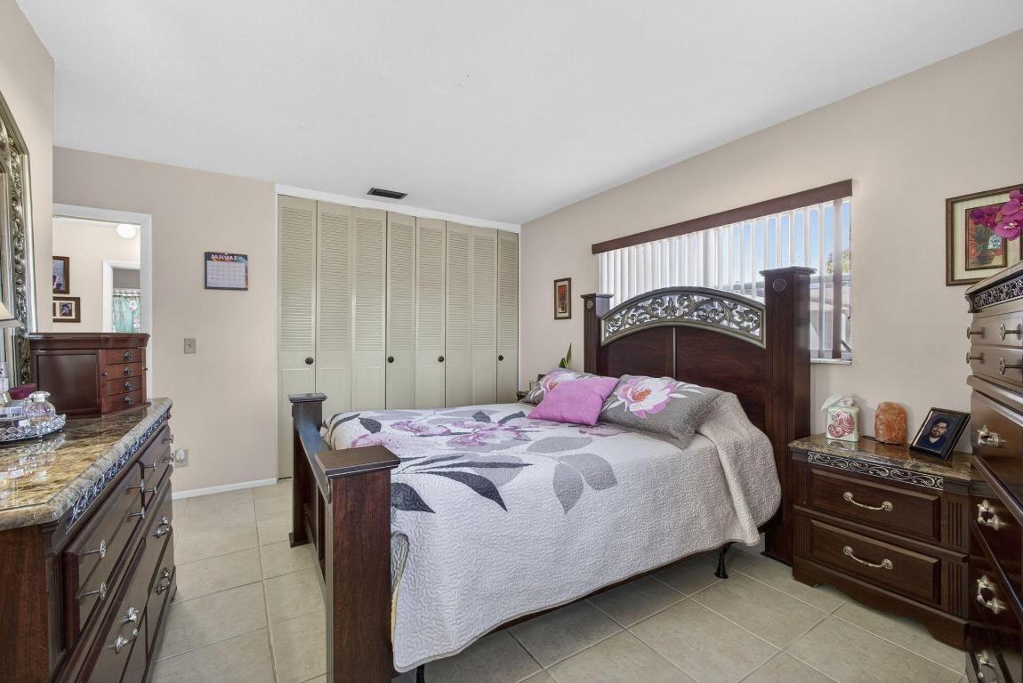 CRESTHAVEN VILLAS CONDO 21 - Residential