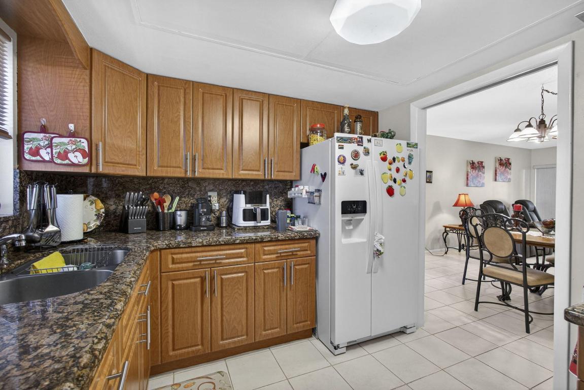 CRESTHAVEN VILLAS CONDO 21 - Residential