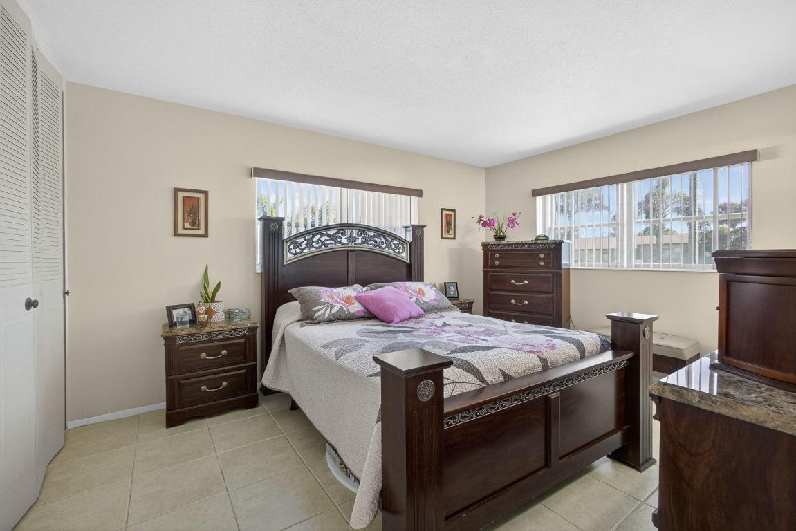 CRESTHAVEN VILLAS CONDO 21 - Residential