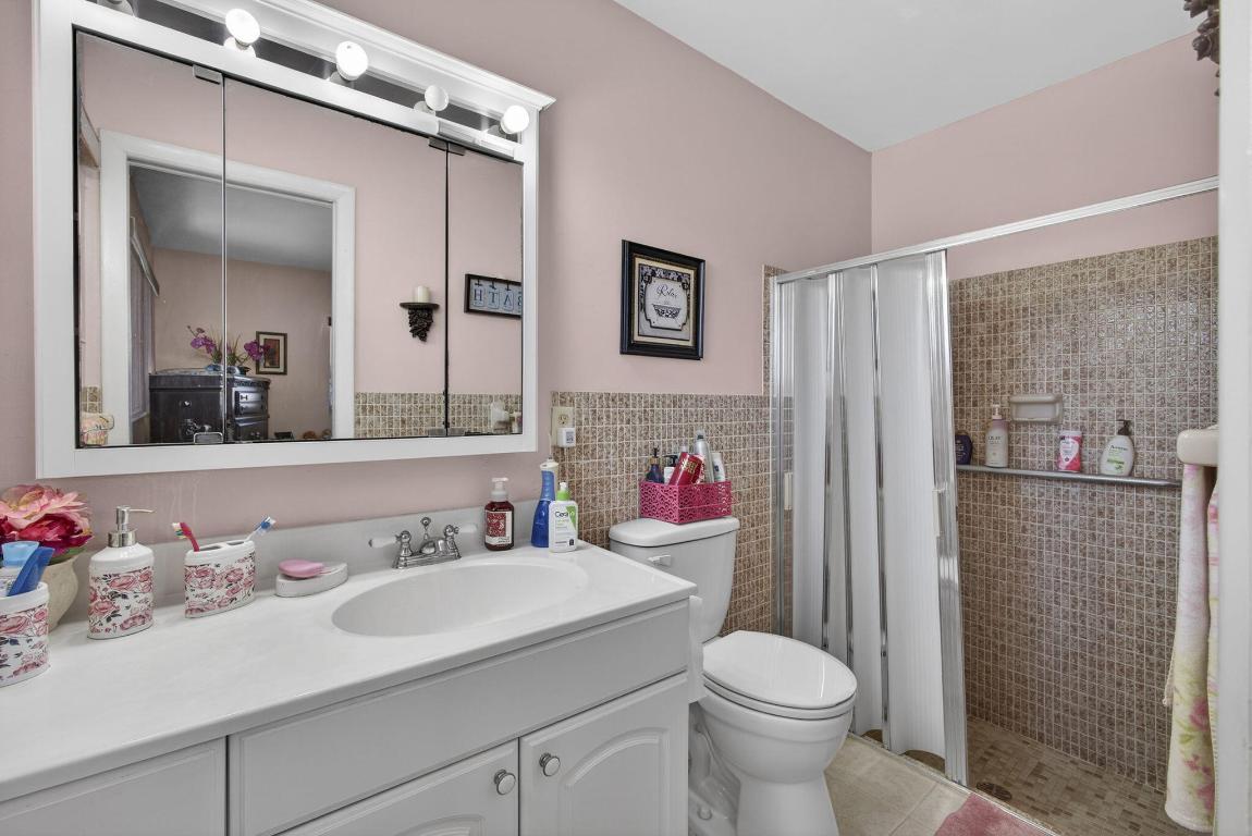 CRESTHAVEN VILLAS CONDO 21 - Residential