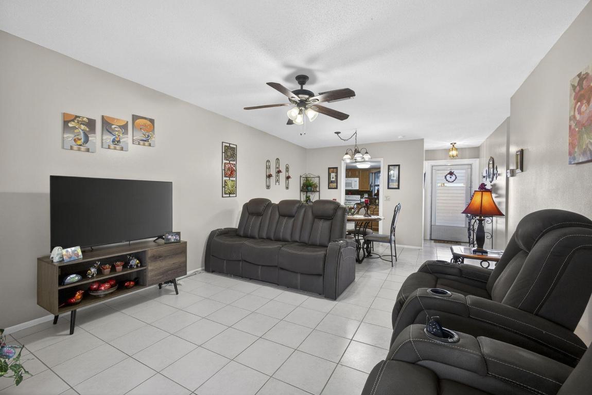 CRESTHAVEN VILLAS CONDO 21 - Residential