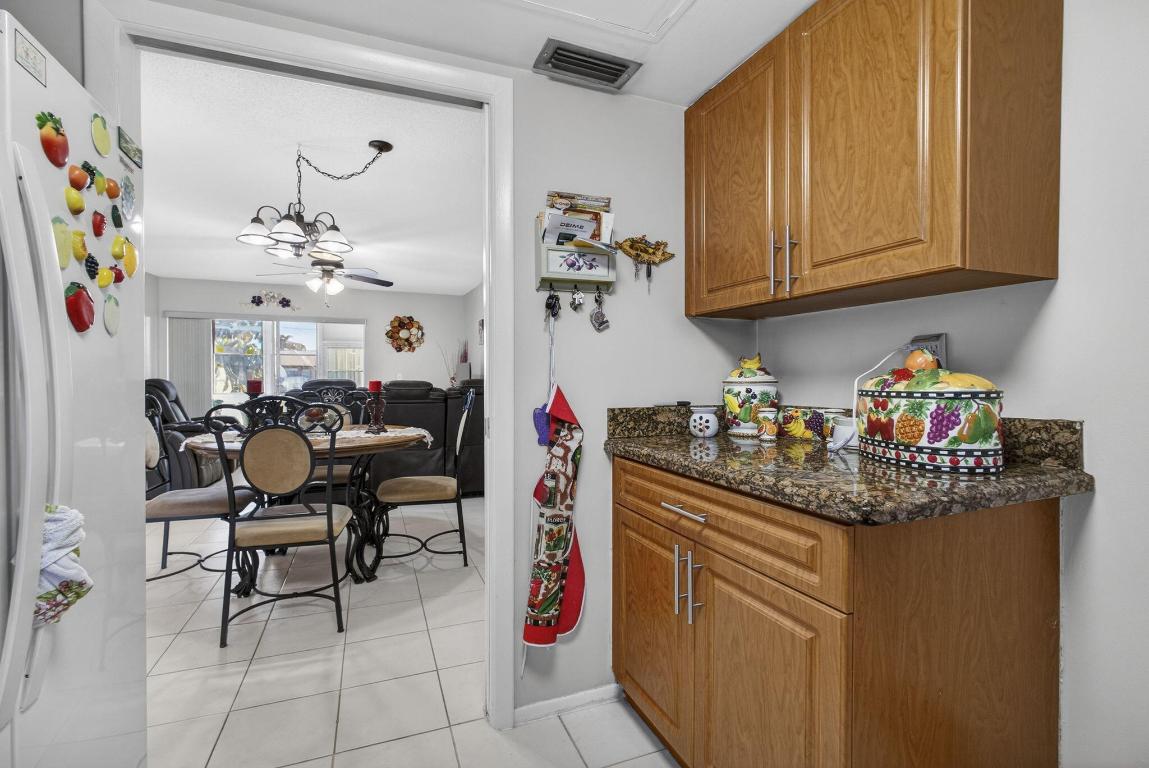 CRESTHAVEN VILLAS CONDO 21 - Residential