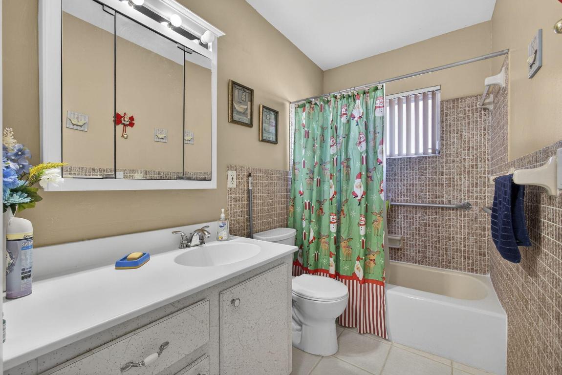 CRESTHAVEN VILLAS CONDO 21 - Residential